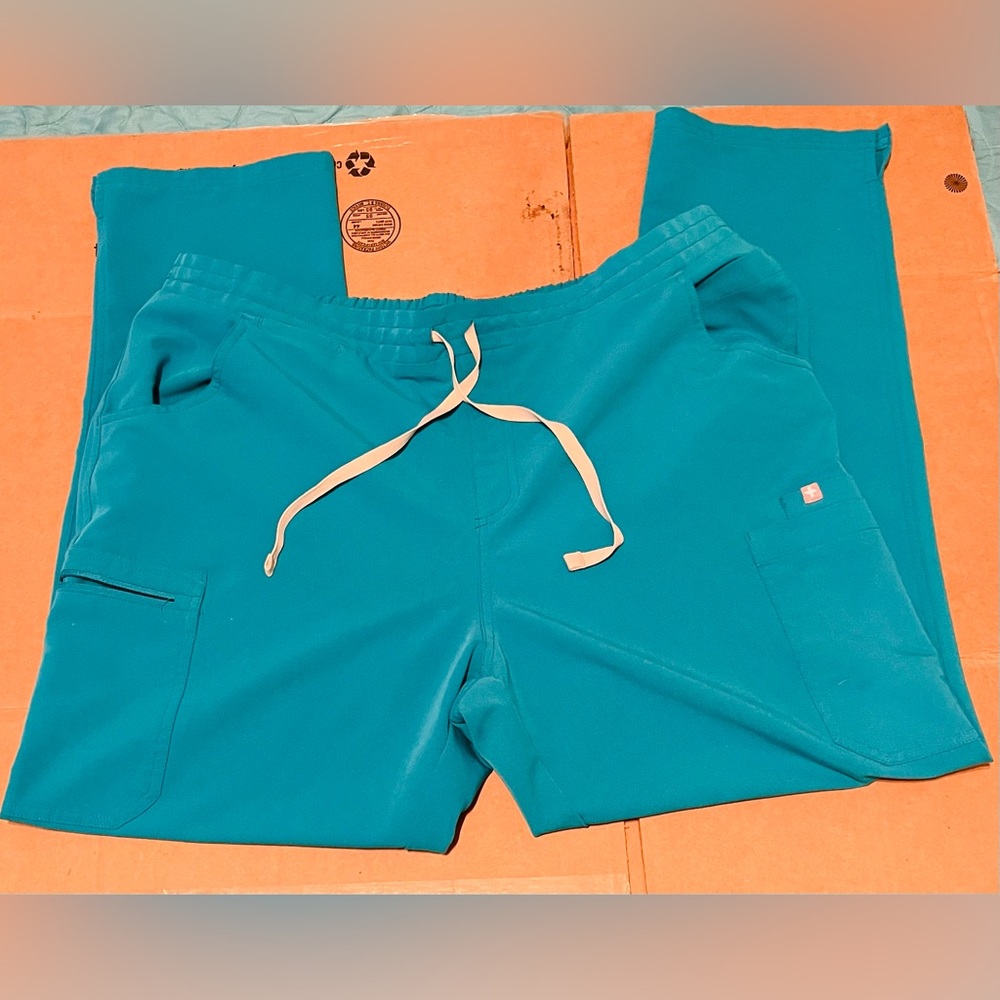 Figs women’s teal scrub pants size XL. Excellent condition.